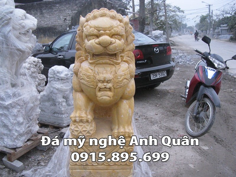 Sư tử đá Vàng nguyên khối