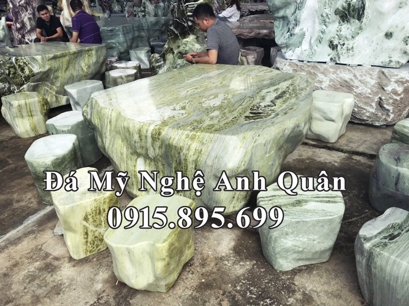 Ban-ghe-da-cao-cap-cho-khuon-vien-cua-gia-dinh-2-1