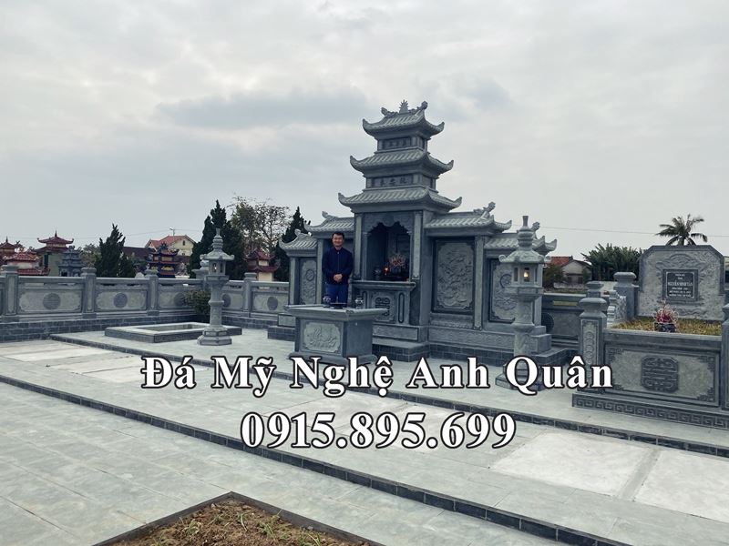 Nghệ nhân trẻ Anh Quân, luôn đem đến những thiết kế Lăng mộ đá đẹp, khang trang cho khách hàng.