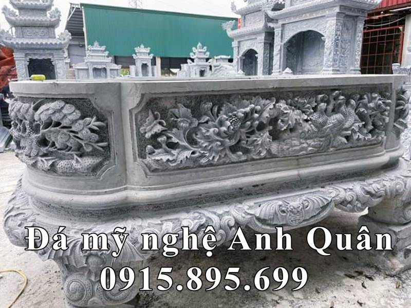 Bể đá tự nhiên chạm hoa văn kênh bong, sắc nét, đẳng cấp có 1 không hai tại làng nghề.