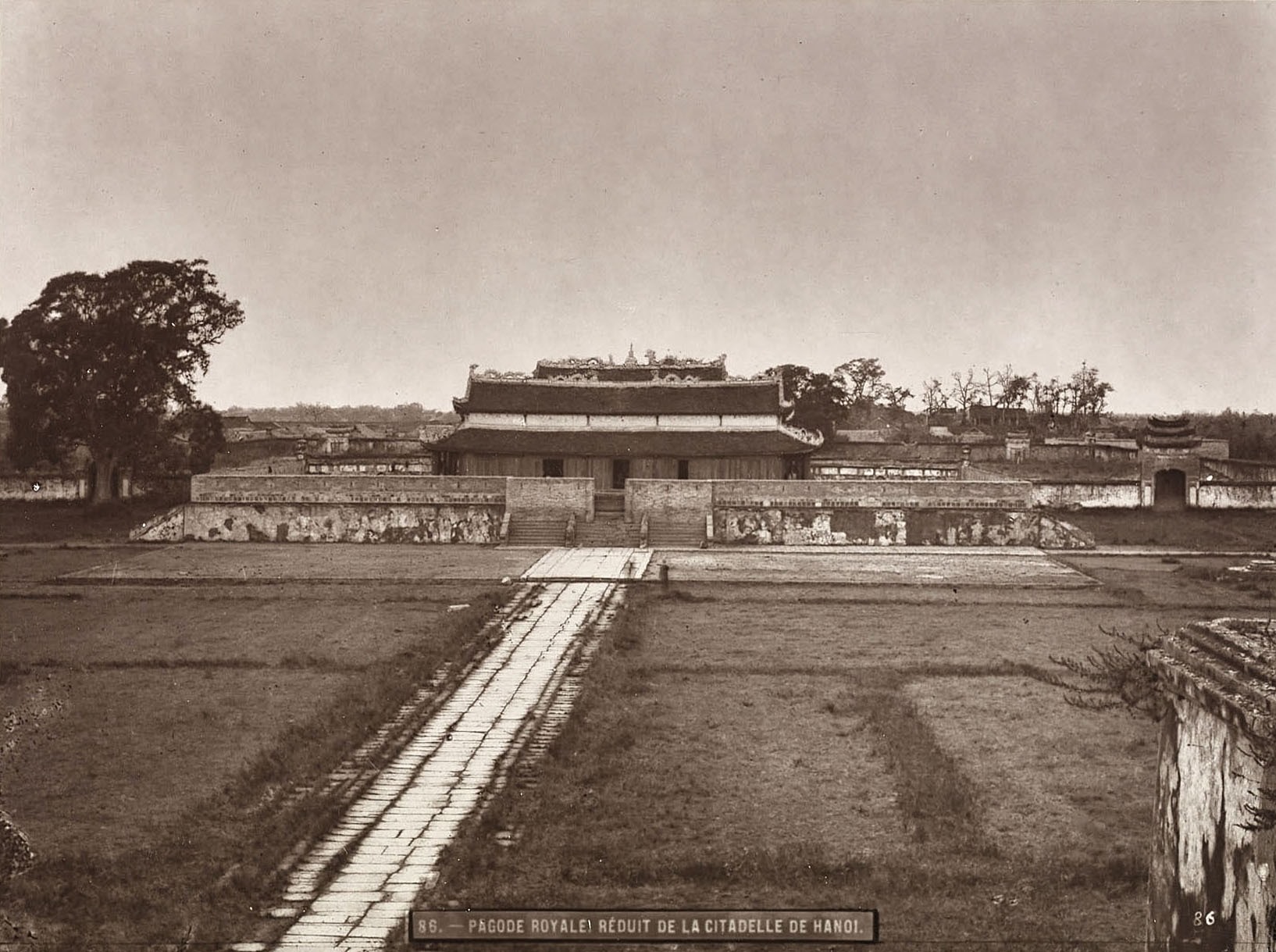 Bau vat khoi dung vuong trieu Le