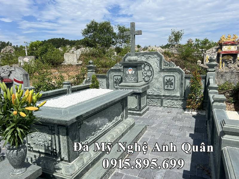 Mẫu Mộ đá và khuôn viên Lăng mộ công giáo điển hình.