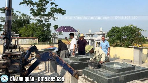 Mộ Granit với mầu sắc đẹp, bắt mắt