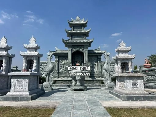 Mẫu lăng mộ được cải tạo xây dựng thêm lăng thờ đá và các hạng mục xung quanh.