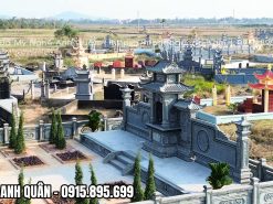 Khuôn viên Lăng thờ đá - hạng mục chính của một khu lăng mộ được quy hoạch rất bài bản, trang trọng.