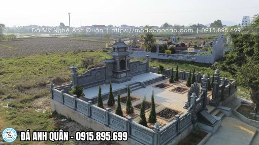 Khu Lăng Mộ đá gia đình nhà a Tú tại Thanh Hóa được xây dựng trước khuôn viên và để chờ sẵn các huyệt mộ.