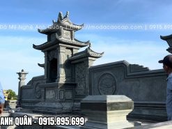 Lăng thờ bề thế, kích thước lớn, với phần mái chùa cổ do chuyên gia Anh Quân thiết kế.