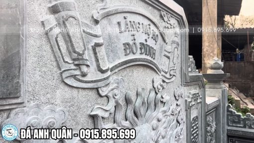 Hoa văn điêu khắc rất ấn tượng, kênh bong và tỉ mỉ từng chi tiết